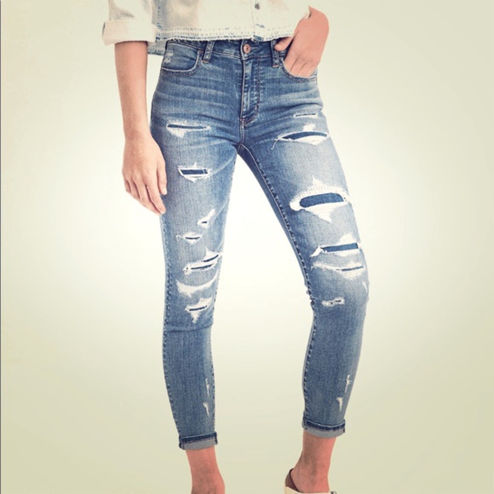 American Eagle hi-rise jegging crop, destructed. Like new.